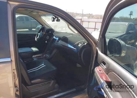 2007 Cadillac Escalade Standard z USA, uszkodzony, nr VIN 1GYFK63857R306944